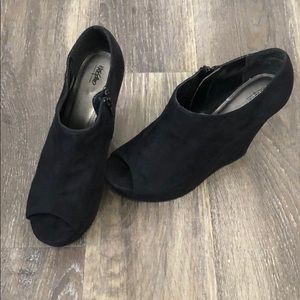 MOSSIMO Black Peep Toe Wedges Size 8